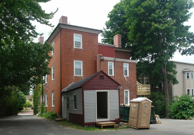 105 State St in Newburyport, MA - Foto de edificio - Building Photo