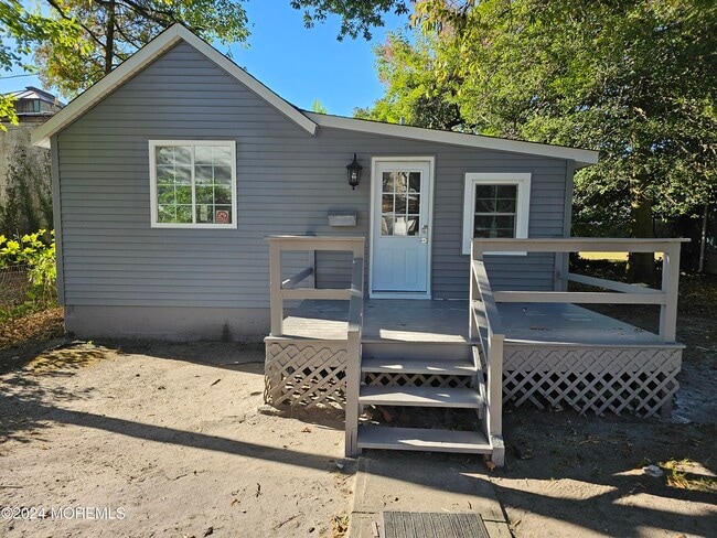 property at 912 Sunset Ave