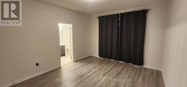 167 Tempel St in Richmond Hill, ON - Building Photo - Building Photo