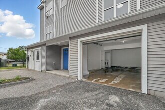 62 Chestnut St in Danbury, CT - Building Photo - Building Photo