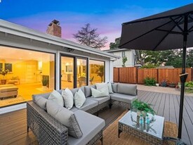 627 E Angela St in Pleasanton, CA - Building Photo