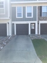 12030 E Hoye Dr in Aurora, CO - Building Photo