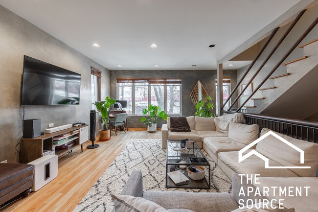 1224 W Augusta Blvd, Unit 2