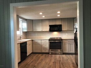 2132 Bay Rd in Neptune Beach, FL - Building Photo - Building Photo