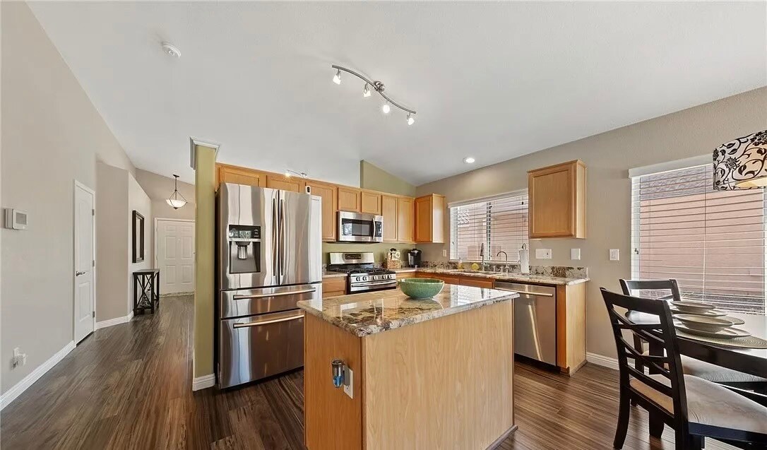 27992 Celia Rd in Murrieta, CA - Building Photo