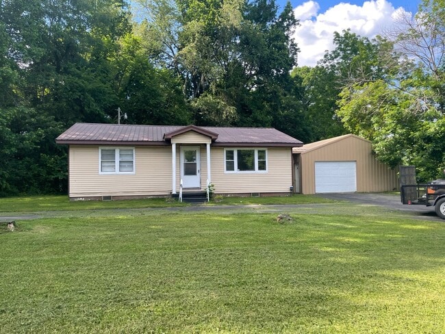 1284 KY-80 in Russell Springs, KY - Building Photo - Building Photo