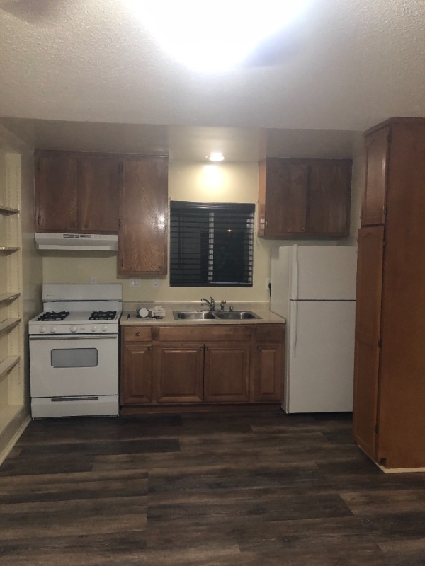 504 W Hillsdale St in Inglewood, CA - Building Photo - Building Photo