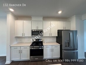 132 Hanover Dr in Sanford, NC - Foto de edificio - Building Photo