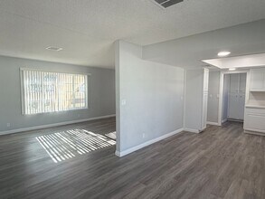 10341 N Loop Blvd in California City, CA - Building Photo - Building Photo