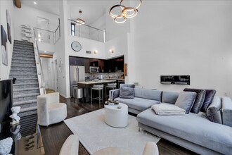 133 The Promenade N in Long Beach, CA - Building Photo - Building Photo