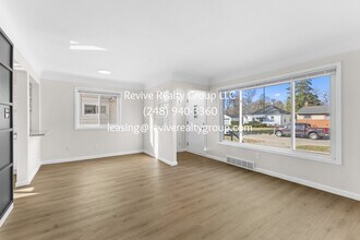 18240 Negaunee in Redford Township, MI - Foto de edificio - Building Photo