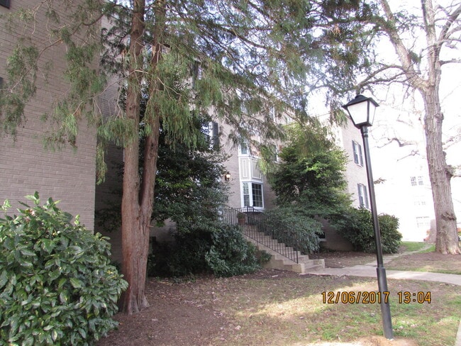 808 S Arlington Mill Dr in Arlington, VA - Building Photo - Building Photo