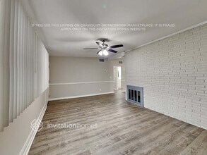 7628 Elvia Dr in Jacksonville, FL - Foto de edificio - Building Photo