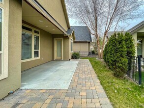 307 E Grove Creek Ln in Eagle, ID - Building Photo - Building Photo