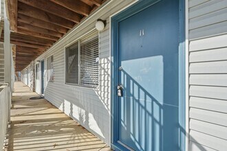 201 E College Blvd in Niceville, FL - Foto de edificio - Building Photo