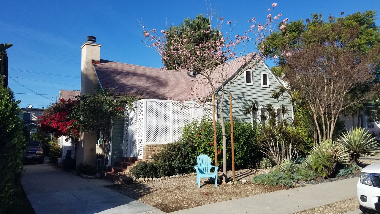 935 N Vista St in Los Angeles, CA - Building Photo