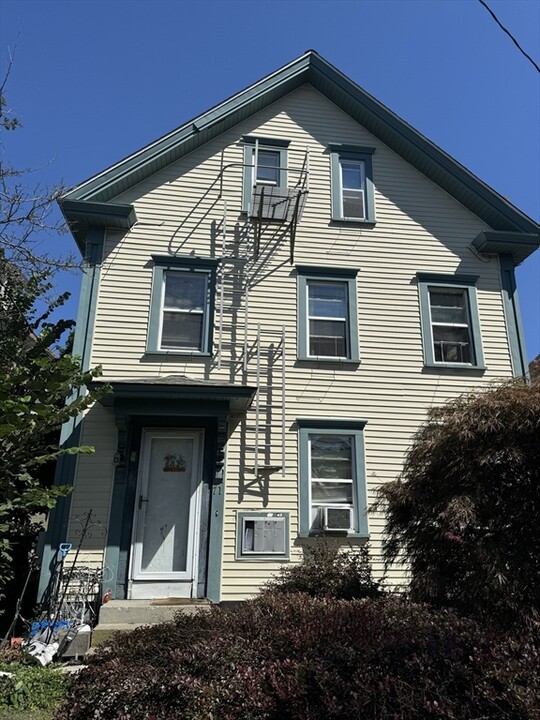 71 Tremont St in Taunton, MA - Building Photo