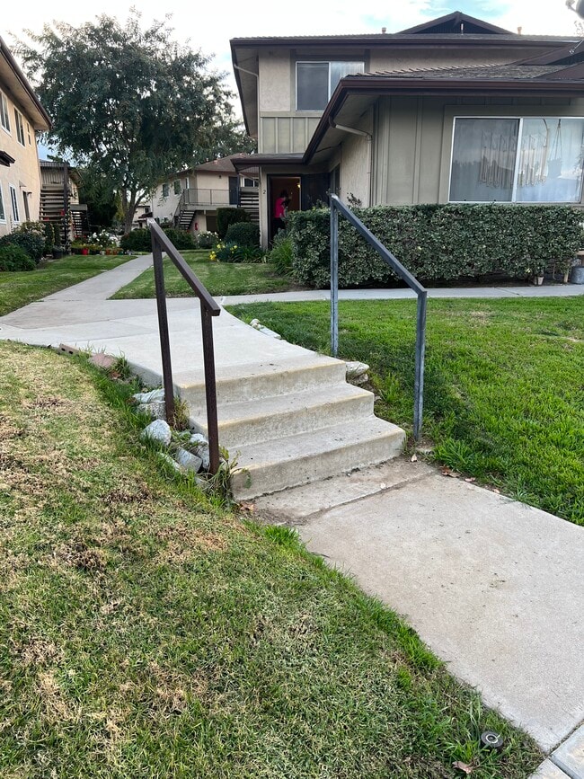 9847 Mission Vega Rd, Unit #2 in Santee, CA - Building Photo - Building Photo