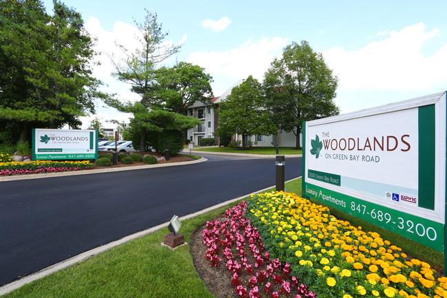 The Woodlands on Green Bay in North Chicago, IL - Building Photo - Building Photo