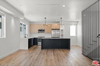 841 N McCadden Pl in Los Angeles, CA - Foto de edificio - Building Photo