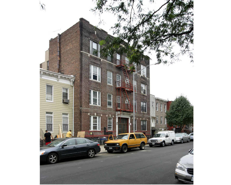 716 Jefferson Ave in Brooklyn, NY - Building Photo