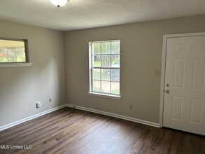 8105 Elmbrook Dr in Southaven, MS - Building Photo - Building Photo