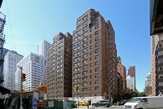 233 E 69th St in New York, NY - Building Photo - Building Photo