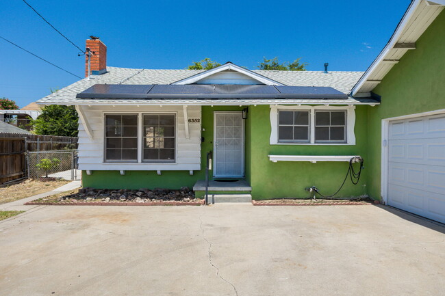 6352 Clyde Ave in San Diego, CA - Foto de edificio - Building Photo