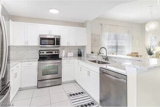 4450 Botanical Pl Cir, Unit 6 in Naples, FL - Foto de edificio - Building Photo