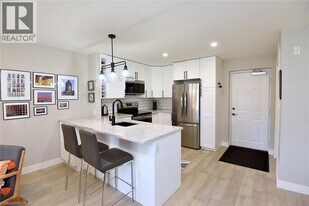 2035 Appleby Line in Burlington, ON - Building Photo