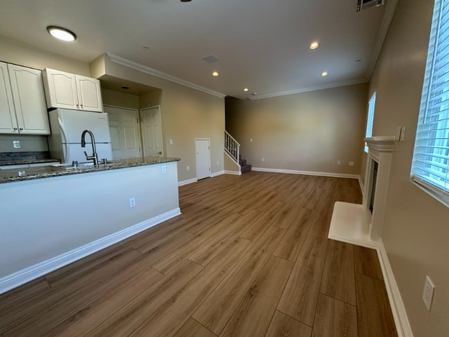 22651 Del Valle St in Los Angeles, CA - Building Photo - Building Photo
