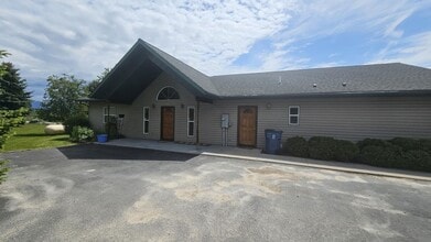 41225 Sparrowhawk Ln in Polson, MT - Foto de edificio - Building Photo