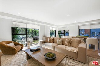 350 N Palm Dr in Beverly Hills, CA - Building Photo - Building Photo