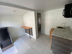 1937 Taylor St in Hollywood, FL - Building Photo - Building Photo