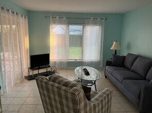 240 Palm River Blvd in Naples, FL - Foto de edificio - Building Photo