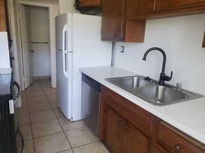 1111 S Corning St in Los Angeles, CA - Building Photo - Building Photo