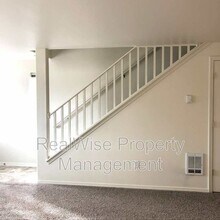 548 NE Negus Lp in Redmond, OR - Building Photo - Building Photo