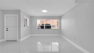 2412 W 54th Pl in Hialeah, FL - Building Photo - Building Photo
