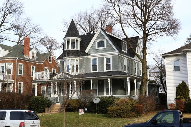 5017 Roland Ave in Baltimore, MD - Foto de edificio - Building Photo