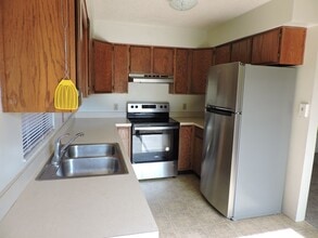 670 SW Cardinal Dr in Keystone Heights, FL - Building Photo - Building Photo