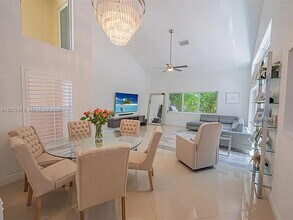 1135 W Lake St in Hollywood, FL - Building Photo - Building Photo