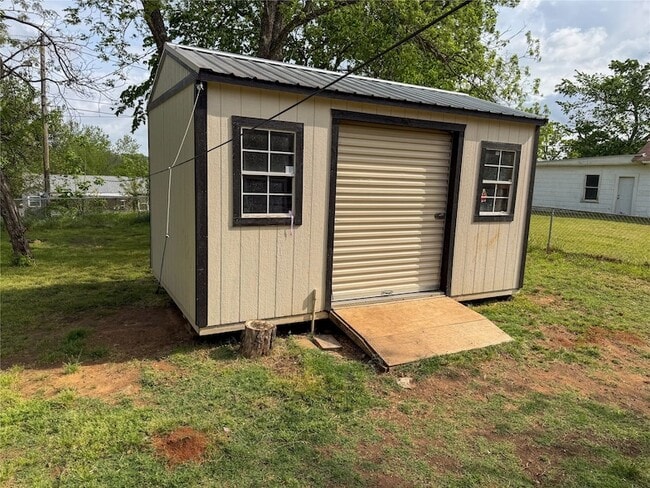 627 E Woodard St in Denison, TX - Building Photo - Building Photo