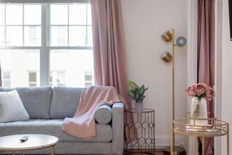 2015 NW Flanders St in Portland, OR - Building Photo - Building Photo