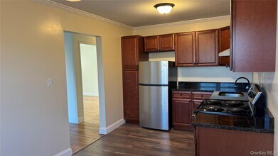 19 Barbara Ct in Sayville, NY - Building Photo - Building Photo