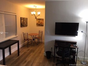 125 Edgewater Dr-Unit -7 in Coral Gables, FL - Building Photo - Building Photo