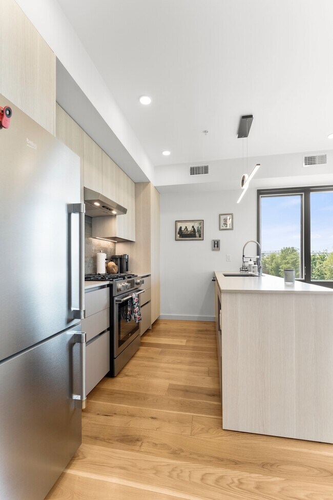 191 Condor St, Unit 9 in Boston, MA - Building Photo - Building Photo