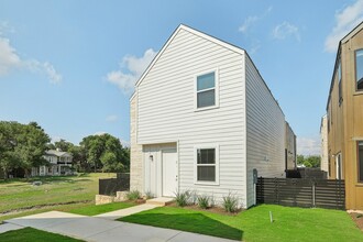 Casitas at Plum Creek in Kyle, TX - Building Photo - Building Photo