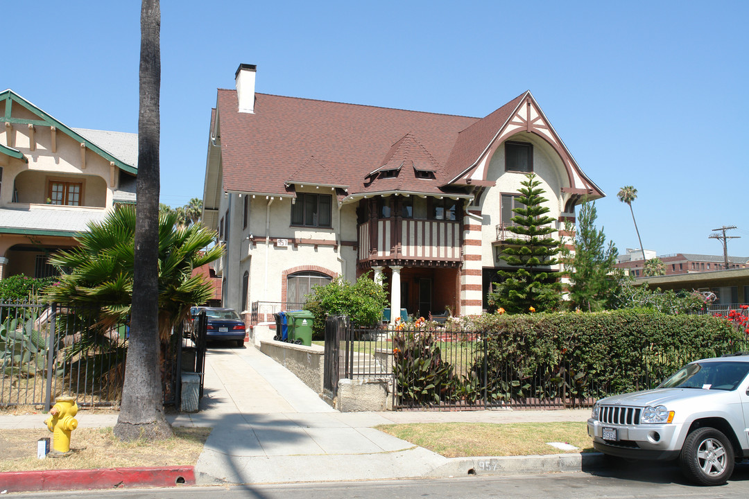 957 Arapahoe St in Los Angeles, CA - Building Photo