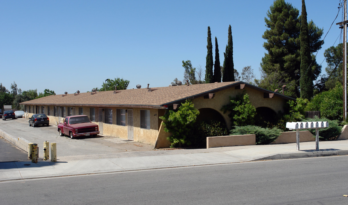 24841 Fir Ave in Moreno Valley, CA - Foto de edificio