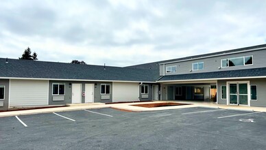 Mission Briar Apartments in Canby, OR - Foto de edificio - Building Photo